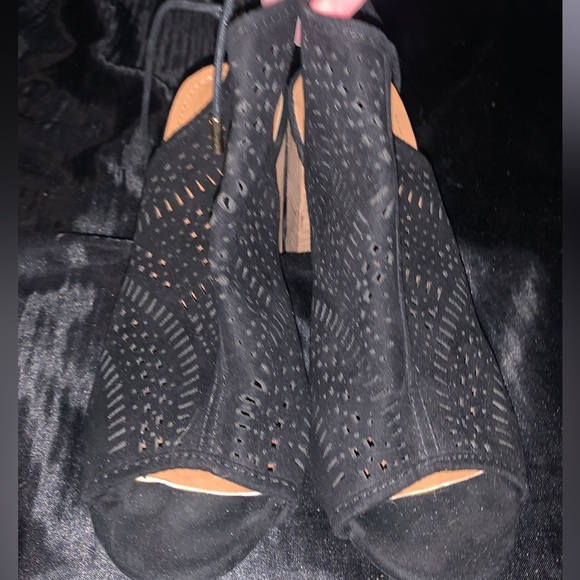 👟👠 2 for $100 | NWOT | Peep Toed Cut Out Block High Heel Booties from Ardene - Picture 2 of 5